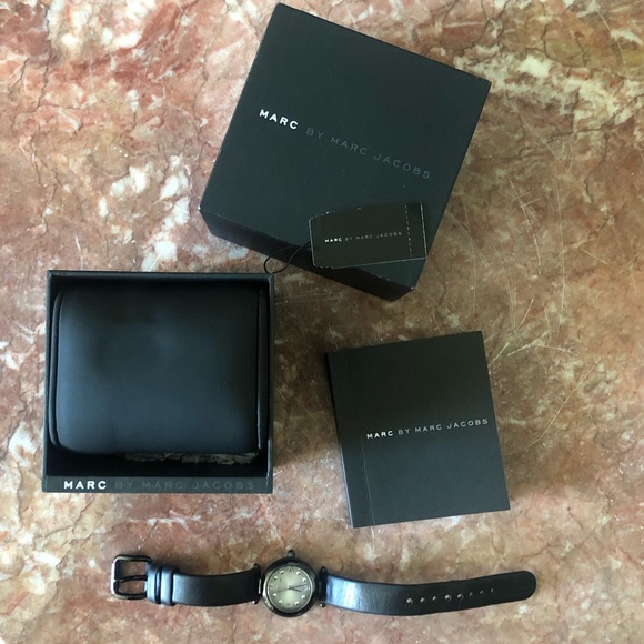 Marc by Marc Jacobs round watch - Picture 2 of 3